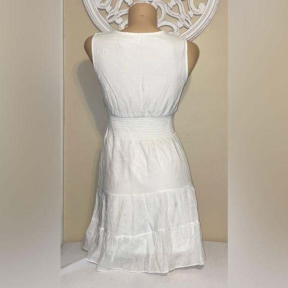 Kings road women’s dress medium White vneck sleeveless empire waist NWOT - Picture 4 of 8